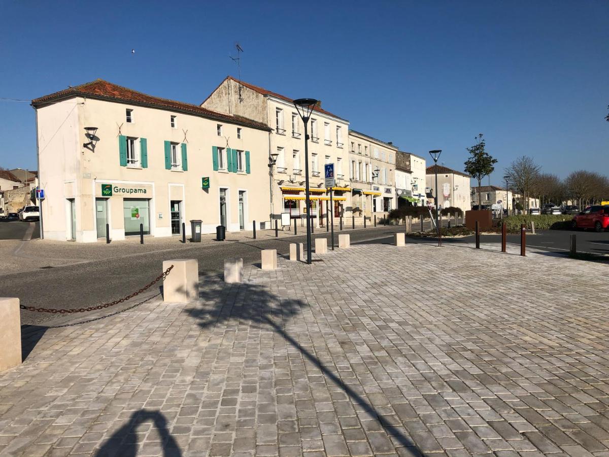 Charmante Maisonnette 2 Personnes Avec Wifi Surgères Εξωτερικό φωτογραφία